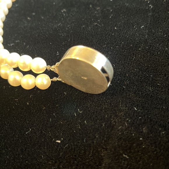 Versace pearl and Medusa silver clasp bracelet - Picture 5 of 9